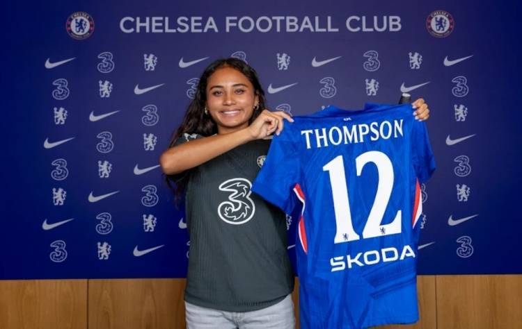 切尔西女足官方：20岁美国前锋艾丽莎-汤普森加盟，签约至2030年